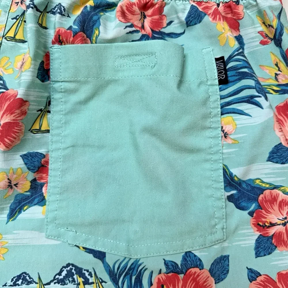 Hawaiian Board Shorts Blue Red Floral Men’s MEDIUM Valor Collective